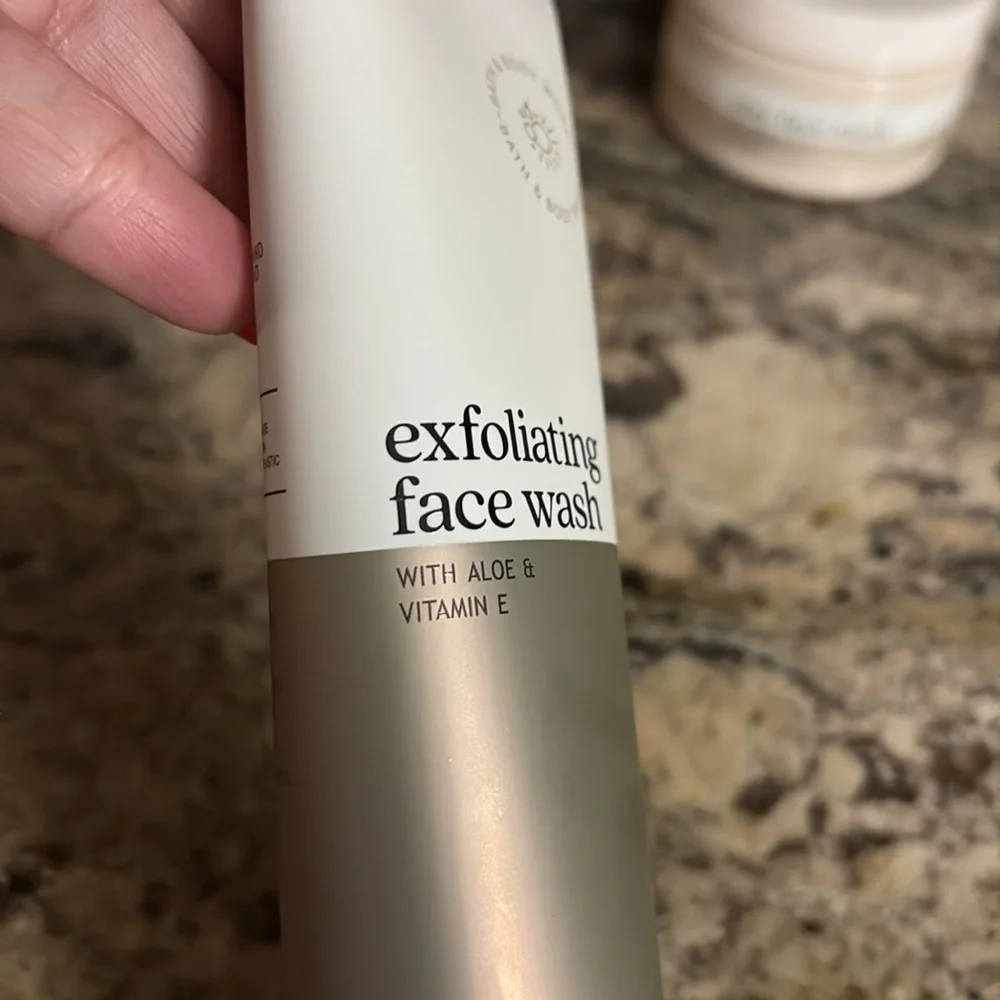 Bath & Body Works Set NWT Clay Mask 5 oz and Exfoliating face wash 4 oz